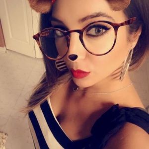 Meet your Posher, Saima